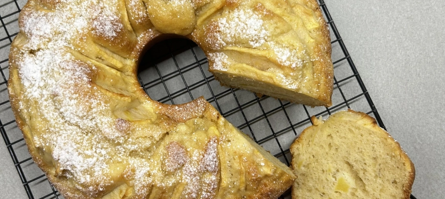 Coc de iogurt bàsic i amb una mica de poma trossejada