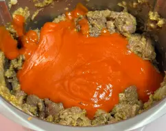 Step <p><span style="font-weight: normal;">Agregue el tomate y la leche de coco y programe</span> 35 min/100°C/giro inverso/vel 1.</p> illustration