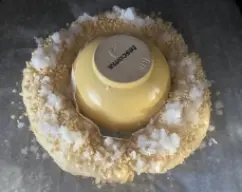 Step <p><span style="font-weight: normal;">Tornem a deixar reposar una hora.</span></p><p><span style="font-weight: normal;">Engeguem el forn a 200ºC amb ventilador</span></p><p>Coiem 10 minuts 200ºC i 15 minuts a 160ºC</p> illustration