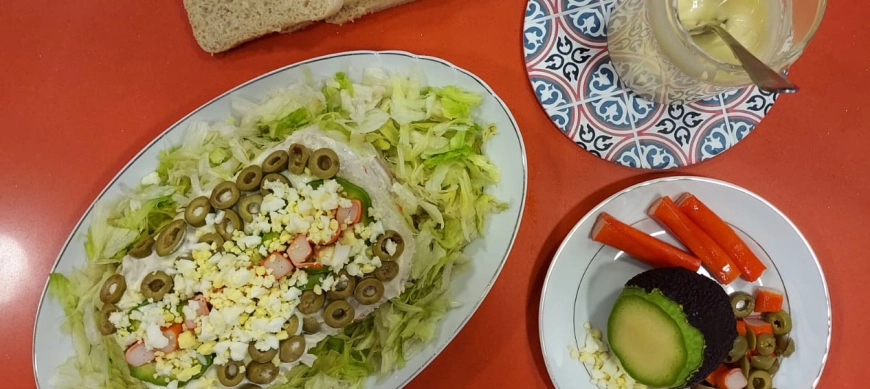 Pastel frío de atún con pan de molde
