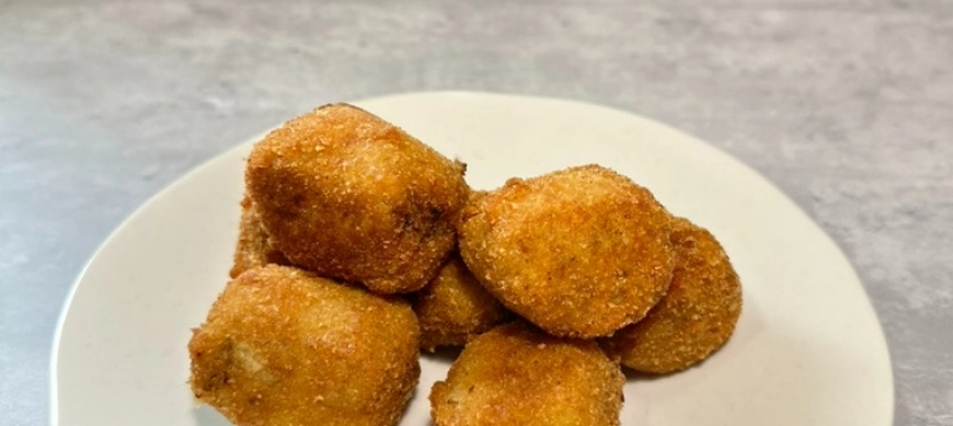 Croquetas de calçots y carne guisada