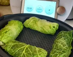 Step <p><span style="font-weight: normal;">Programe</span> 30 minutos / varoma / velocidad 1.</p><p><span style="font-weight: normal;">Si pasado el tiempo los rollitos aun no estan lo suficiente cocidos, programe 5 minutos más.</span></p> illustration