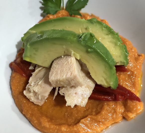 Ensalada de salmorejo,ventresca y pimientos